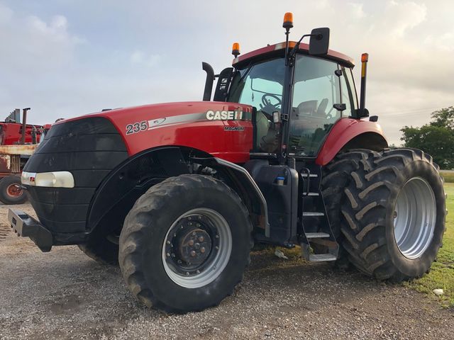 2013 Case IH Magnum 235 Tractor