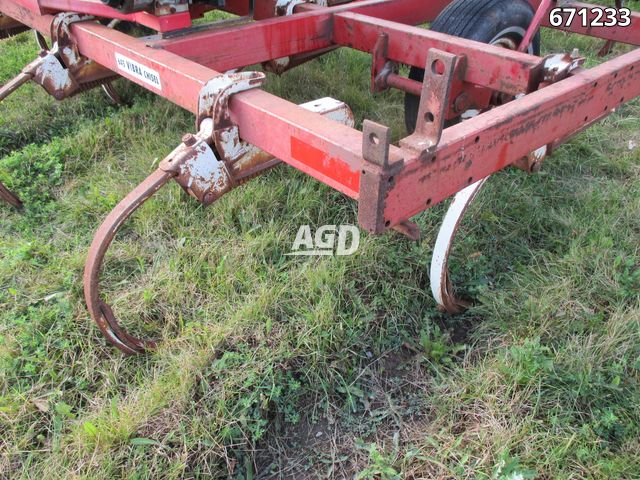 Used Case IH 645 Chisel Plow | AgDealer