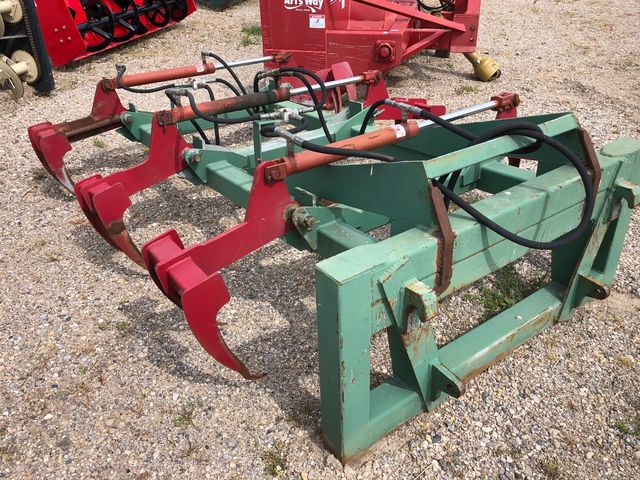 ***MANUFACTURER NOT SPECIFIED*** 8 ft Bale Grapple