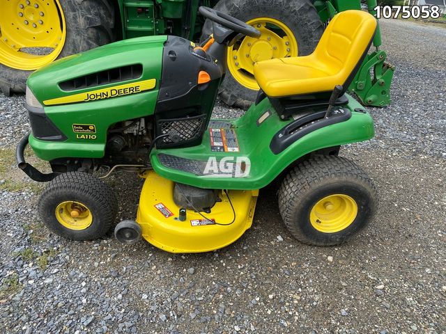 john deere la110 riding mower