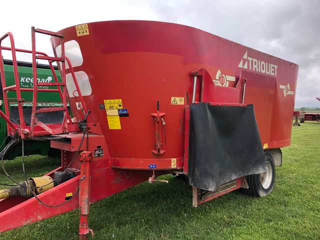 2009 Trioliet 2000 TMR Mixer