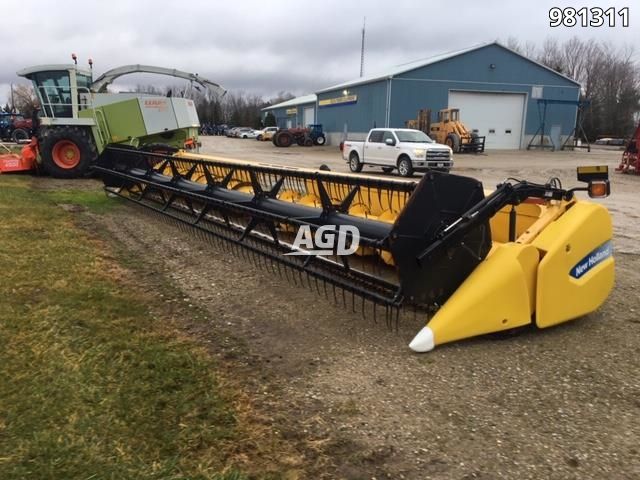 Used 2011 New Holland 740CF-35 Header - Flex | AgDealer