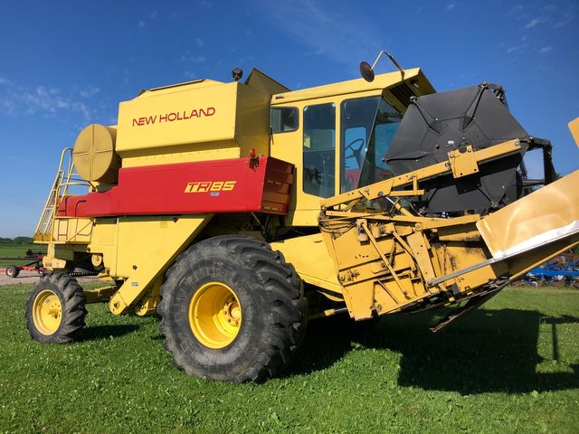 New Holland TR85 Combine