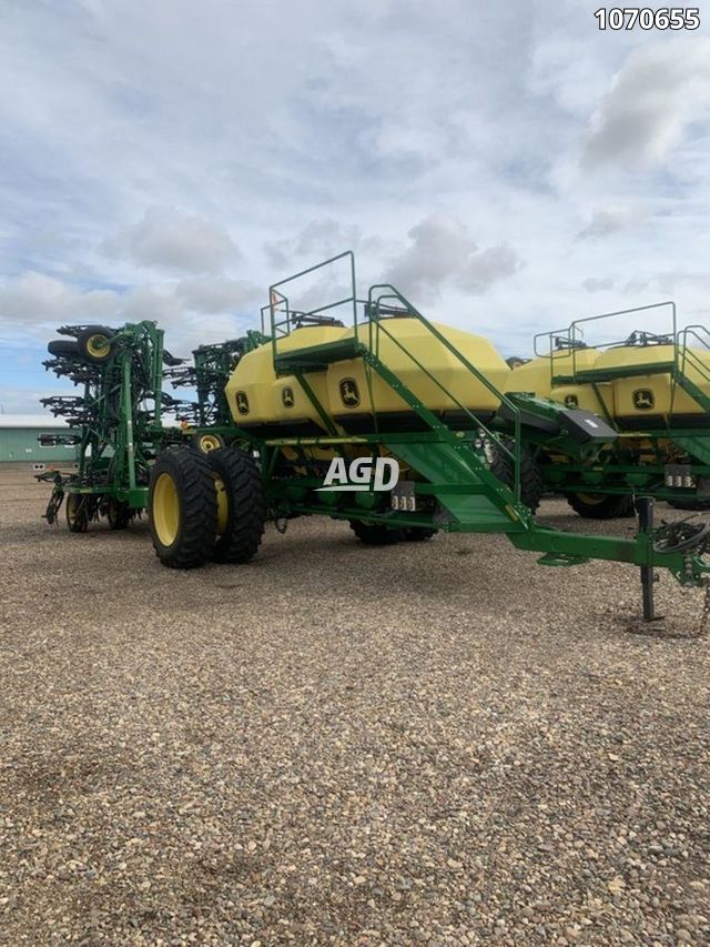 Used 2017 John Deere 1870 Drill & 1910 Air Cart Air Seeder AgDealer