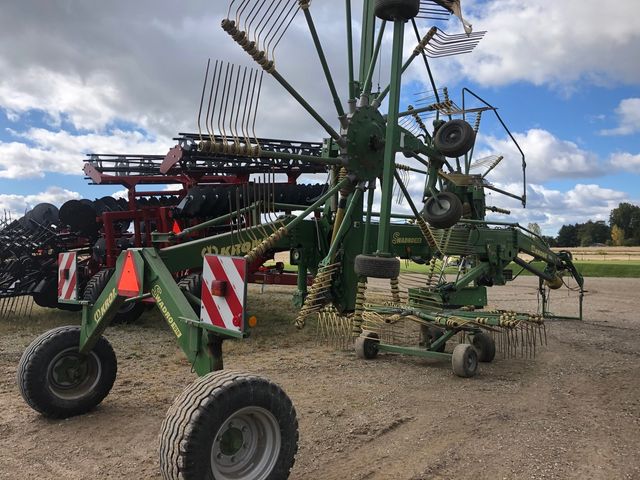 2013 Krone 1010 Rake