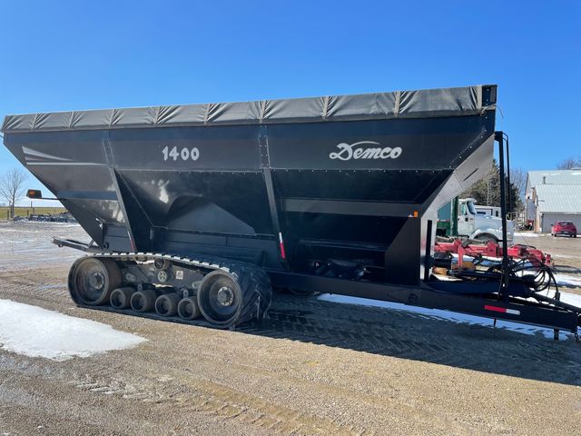 2015 Demco 1400 Grain Cart