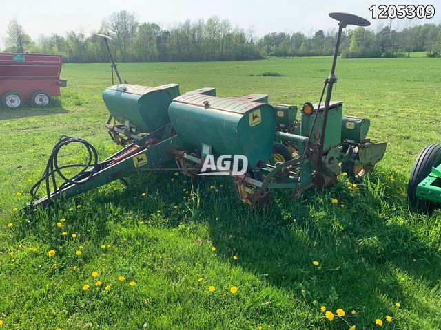 Used John Deere 1240 Planter - Corn | AgDealer