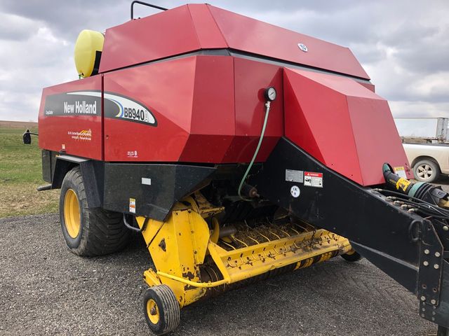 2004 New Holland BB940A Square Baler - Large