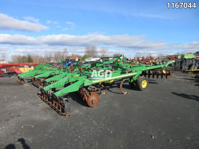 Used John Deere 2720 Disc Ripper | AgDealer