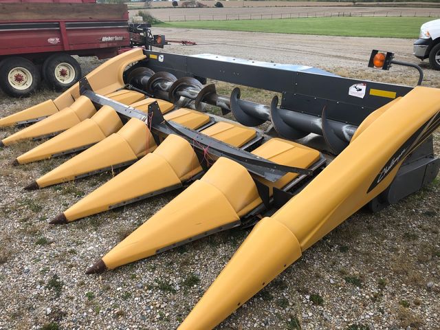 2009 Challenger CH630 Header - Row Crop
