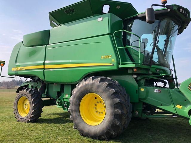 2012 John Deere S550 Combine