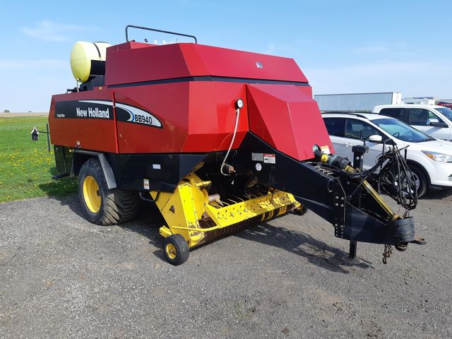 2004 New Holland BB940A Square Baler - Large