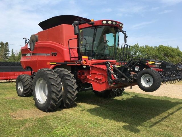 2007 Case IH 7010 Combine - A.E. CHICOINE FARM EQUIPMENT LTD.