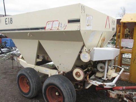 Main image for Used Willmar 500 Spreader - Fertilizer