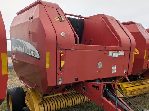 Main image for Used 2006 New Holland BR740A Round Baler