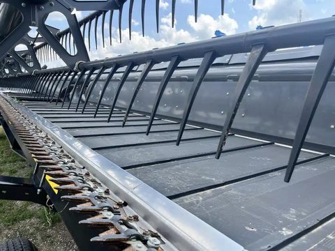Main image for Used 2021 Gleaner 9335 Header - Flex Draper