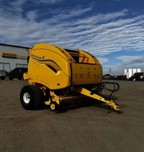 Main image for Used 2023 New Holland Roll-Beltâ„¢ Round Balers 560 Round Baler
