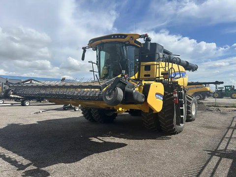 Main image for Used 2017 New Holland CR8.90 Combine