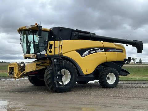 Main image for Used 2006 New Holland CX860 Combine