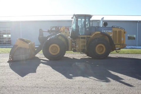 Main image for Used 2017 John Deere 824K II Wheel Loader