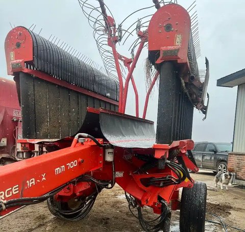 Main image for Used Kuhn MERGE MAXX 700 Windrow Merger