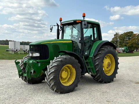 Main image for Used 2004 John Deere 7520 Tractor