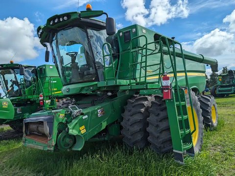 Main image for Used 2012 John Deere S690 Combine