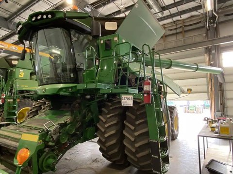 Main image for Used 2017 John Deere S680 Combine