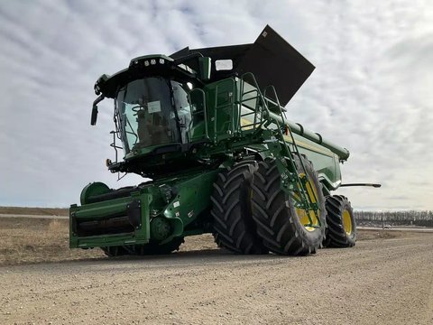 Main image for Used 2023 John Deere X9 1100 Combine