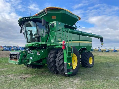 Main image for Used 2017 John Deere S690 Combine