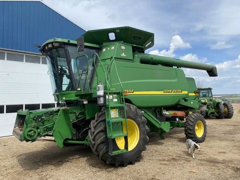 Main image for Used 2000 John Deere 9650W Combine