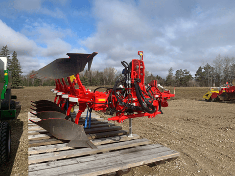 Main image for New Pottinger SERVO 45M PLUS NOVA Plow