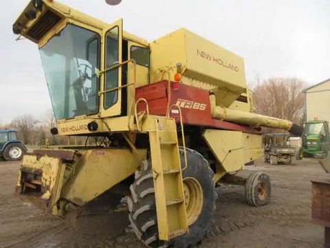 Main image for Used 1981 New Holland TR85 Combine