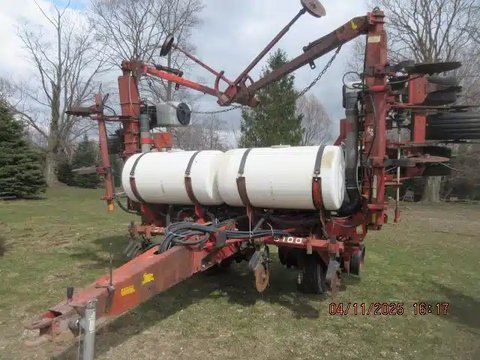 Main image for Used White 5100 Planter