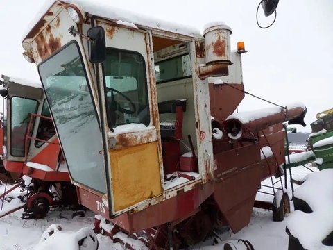 Main image for Used International Harvester 715 Combine