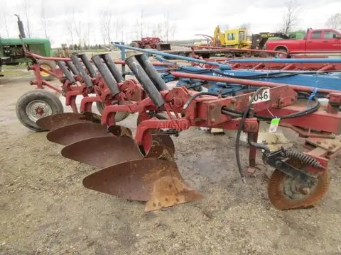 Main image for Used International Harvester 710 Plow
