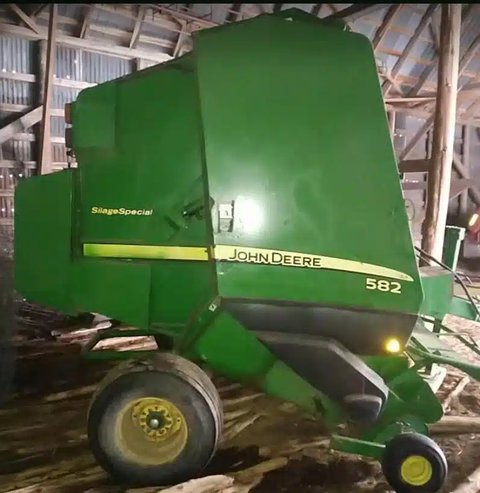 Main image for Used 2007 John Deere 582 Round Baler