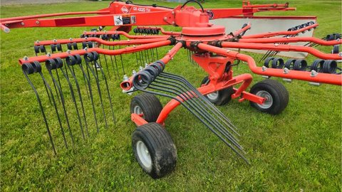 Main image for Used 2017 Kuhn GA4220TH Rake