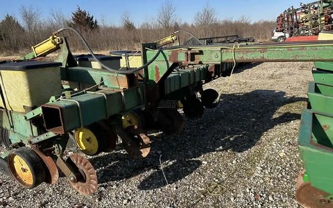 Main image for Used John Deere 7000 Planter