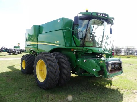 Main image for Used 2014 John Deere S690 Combine