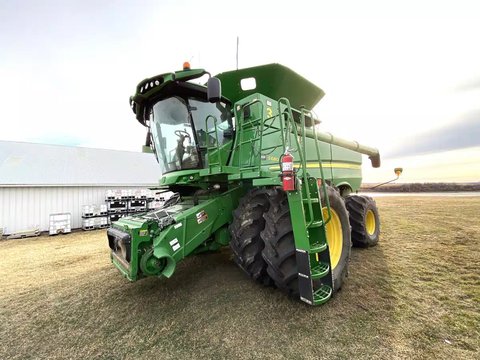 Main image for Used 2017 John Deere S680 Combine