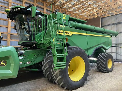 Main image for Used 2022 John Deere X9 1100 Combine