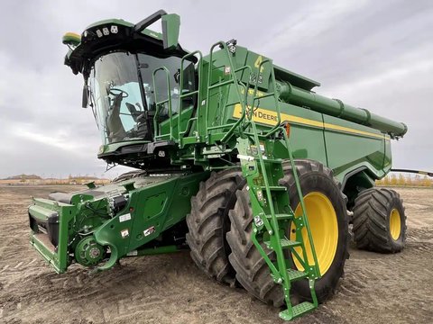 Main image for Used 2022 John Deere X9 1000 Combine