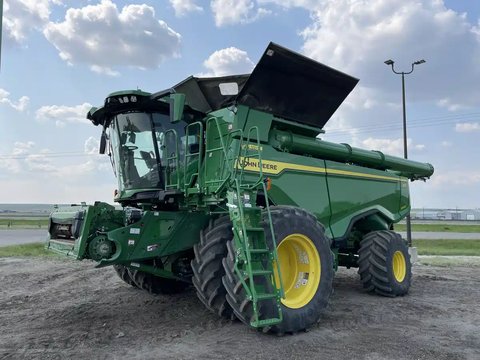 Main image for Used 2023 John Deere X9 1000 Combine