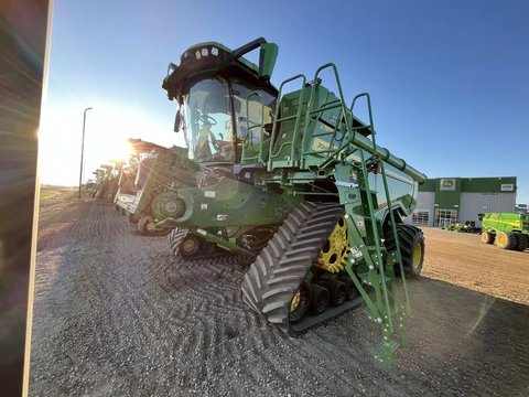 Main image for Used 2022 John Deere X9 1100 Combine