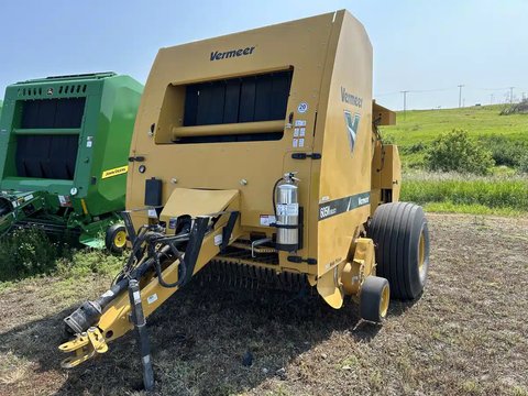Main image for Used 2022 Vermeer 605N Round Baler