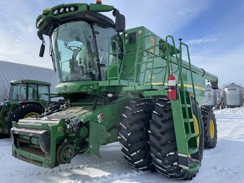 Main image for Used 2013 John Deere S680 Combine