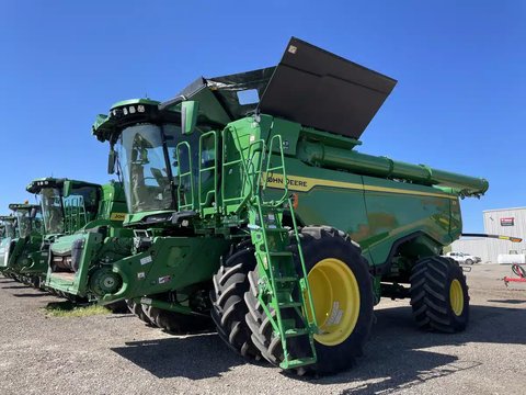 Main image for Used 2022 John Deere X9 1100 Combine
