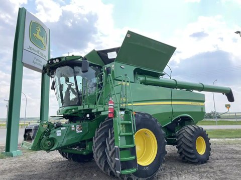 Main image for Used 2023 John Deere S780 Combine