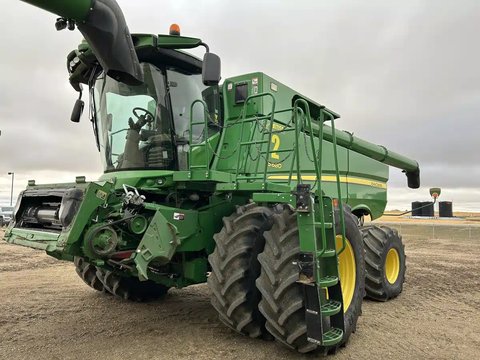Main image for Used 2015 John Deere S680 Combine